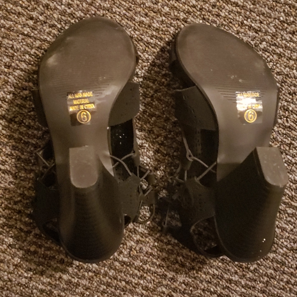 Heels - Picture 4 of 4